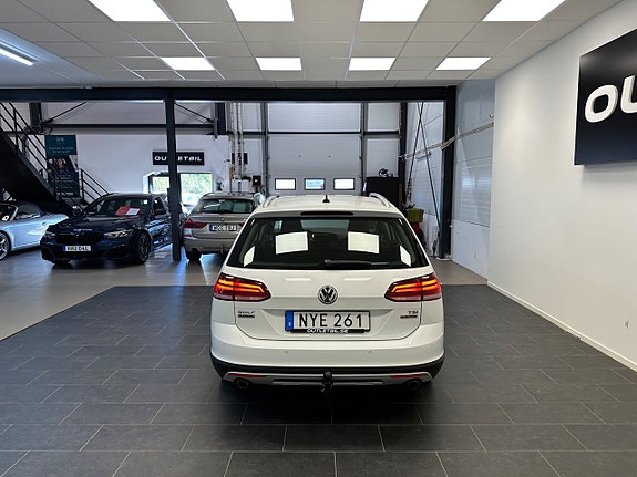 Volkswagen Golf Alltrack 8 of 28