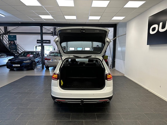 Volkswagen Golf Alltrack 9 of 28