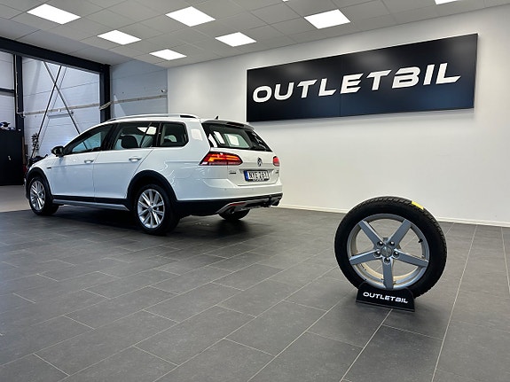Volkswagen Golf Alltrack 7 of 28