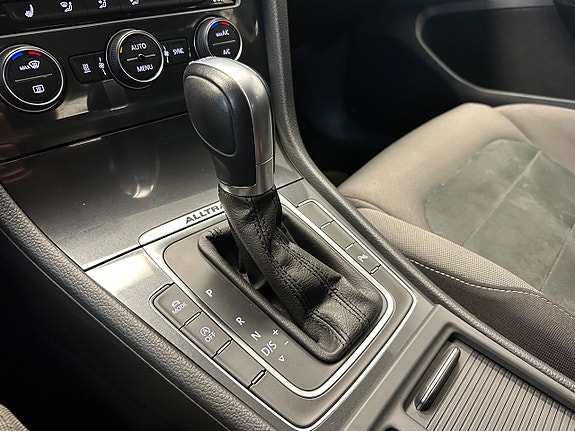 Volkswagen Golf Alltrack 22 of 28