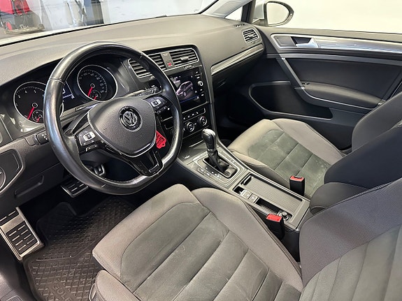 Volkswagen Golf Alltrack 12 of 28