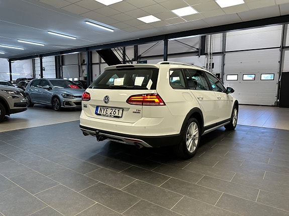 Volkswagen Golf Alltrack 10 of 28