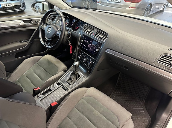 Volkswagen Golf Alltrack 13 of 28