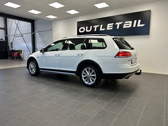 Volkswagen Golf Alltrack 3 of 28
