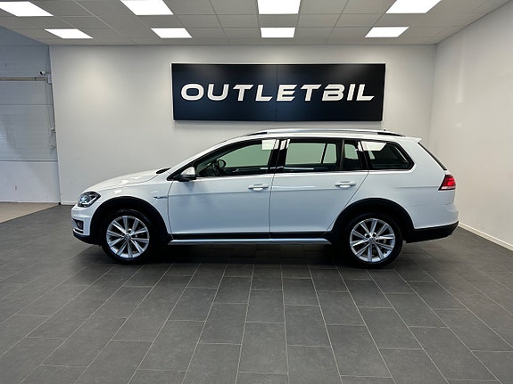 Volkswagen Golf Alltrack 2 of 28