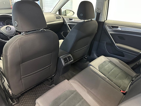 Volkswagen Golf Alltrack 16 of 28