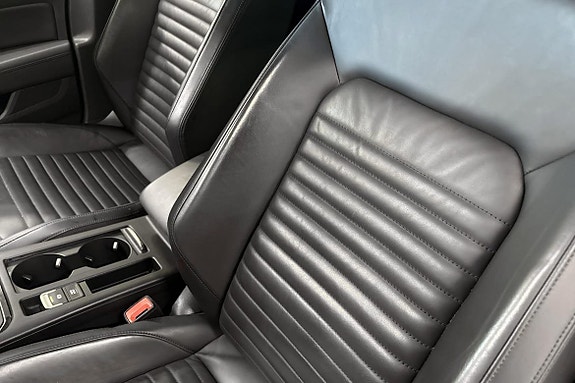 Volkswagen Passat 16 of 21