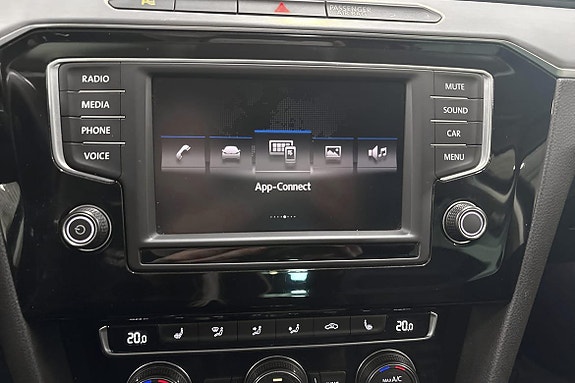 Volkswagen Passat 12 of 21