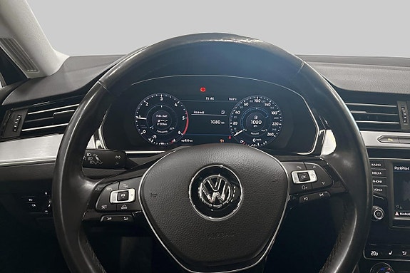 Volkswagen Passat 9 of 21