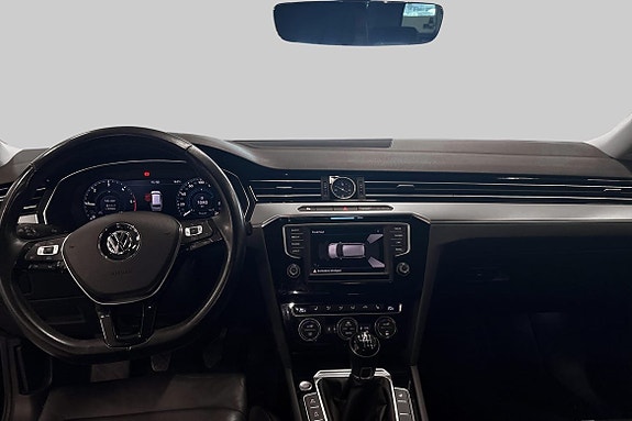 Volkswagen Passat 8 of 21
