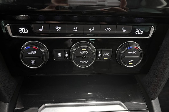 Volkswagen Passat 14 of 21