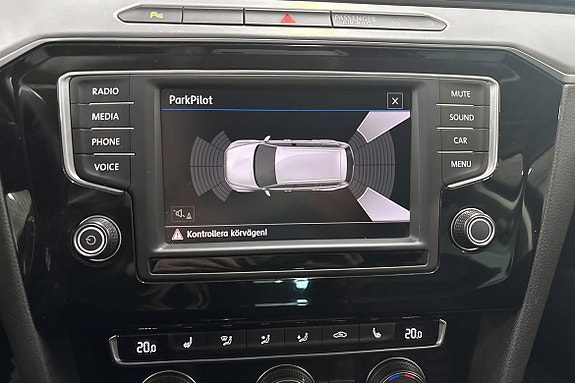Volkswagen Passat 15 of 21