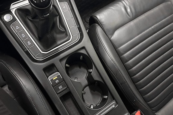 Volkswagen Passat 11 of 21