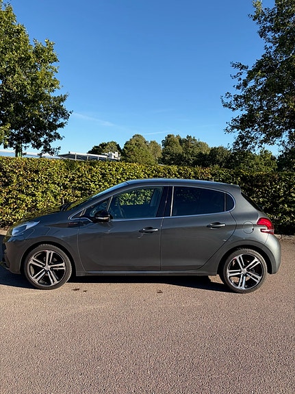 Peugeot 208 5 of 5