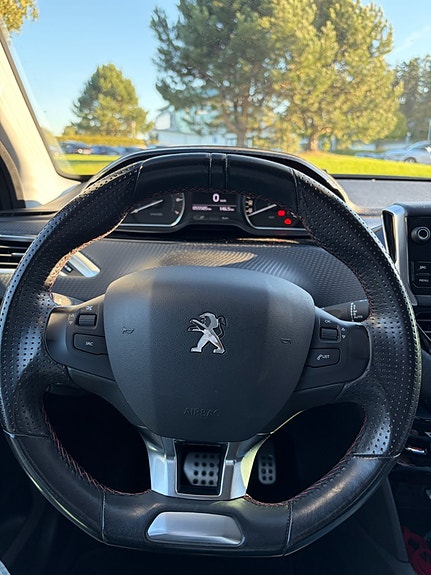 Peugeot 208 4 of 5