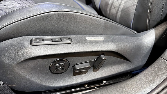 Volkswagen Passat 18 of 23