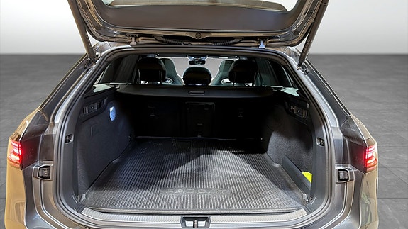 Volkswagen Passat 13 of 23