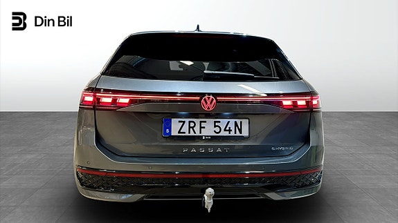 Volkswagen Passat 5 of 23