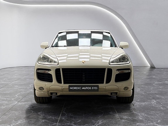 Porsche Cayenne GTS 9 of 20