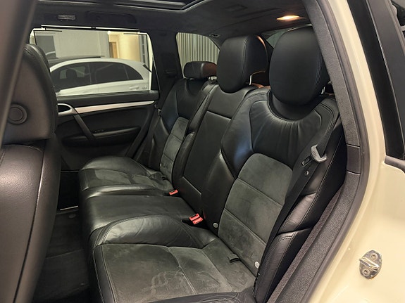 Porsche Cayenne GTS 16 of 20