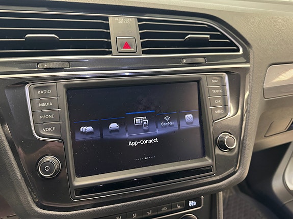 Volkswagen Tiguan 10 of 25