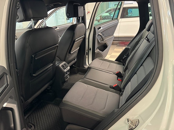 Volkswagen Tiguan 18 of 25