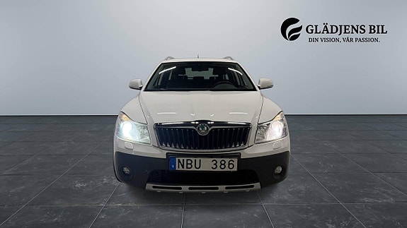 Skoda Octavia Scout 2 of 21