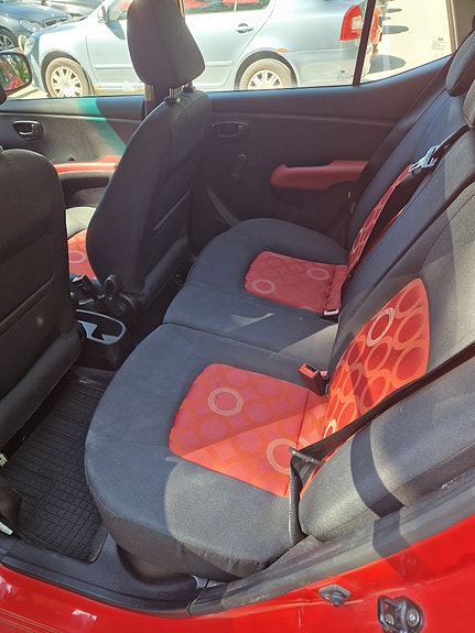Hyundai i10 2 of 8