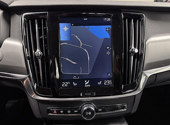 Volvo S90 16 of 30