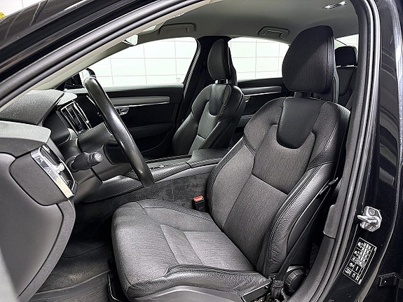 Volvo S90 30 of 30