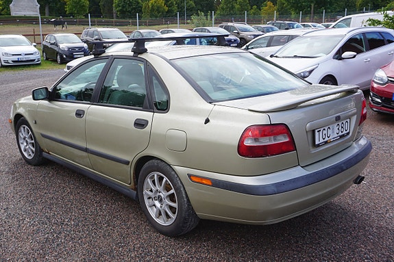 Volvo S40 2 of 8