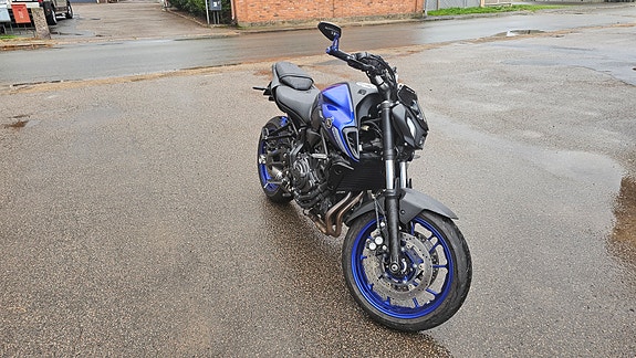 Yamaha MT-07 2 of 4