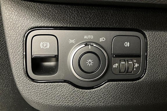 Mercedes-Benz eSprinter 420 23 of 24