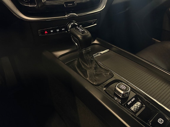 Volvo XC60 14 of 21