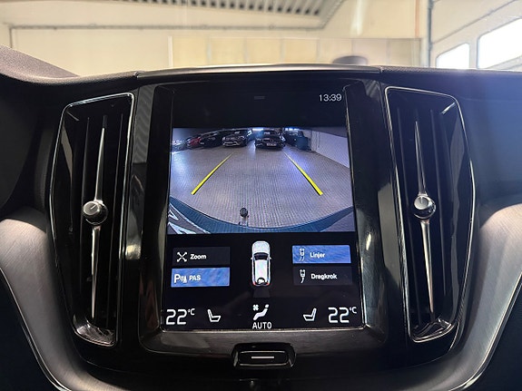 Volvo XC60 16 of 21