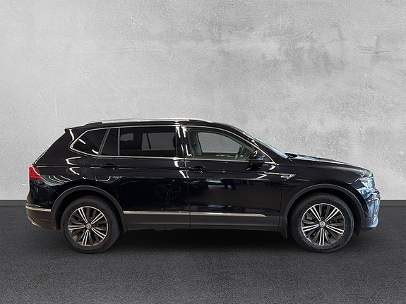 Volkswagen Tiguan Allspace 6 of 30