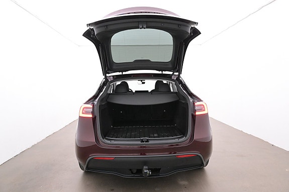 Tesla Model Y 21 of 27