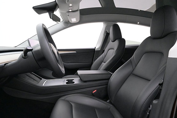Tesla Model Y 9 of 27