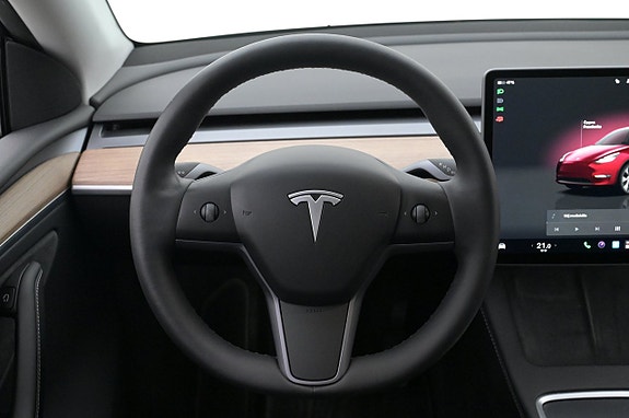 Tesla Model Y 7 of 27