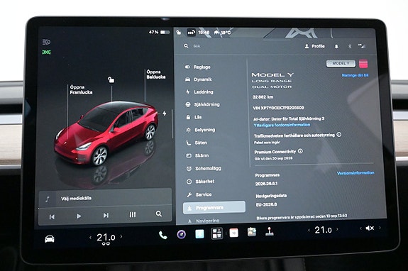 Tesla Model Y 10 of 27