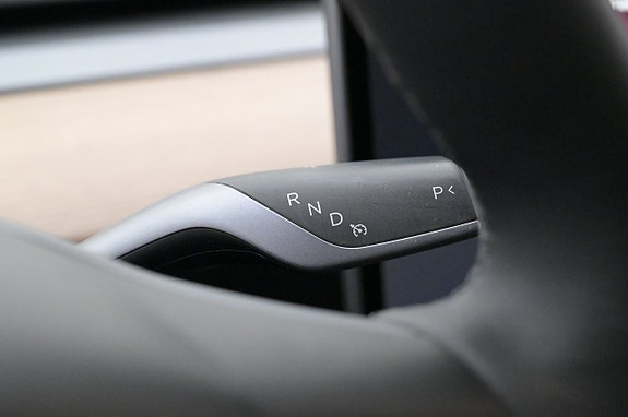 Tesla Model Y 8 of 27