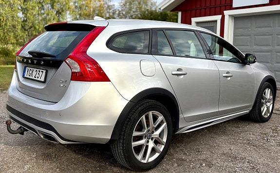 Volvo V60 Cross Country 7 of 29