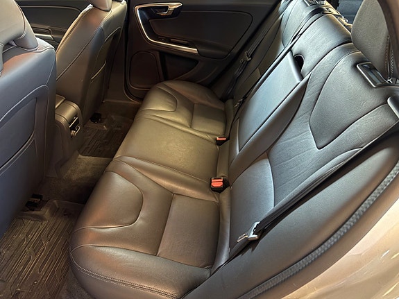 Volvo V60 Cross Country 18 of 29
