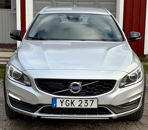 Volvo V60 Cross Country 2 of 29