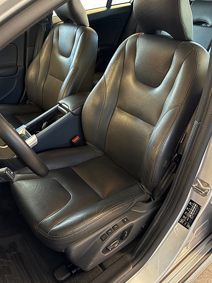 Volvo V60 Cross Country 14 of 29