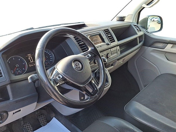 Volkswagen Transporter 9 of 15