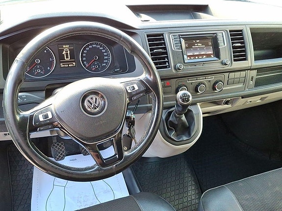 Volkswagen Transporter 10 of 15