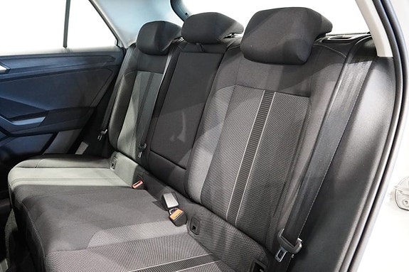 Volkswagen T-Roc 11 of 16