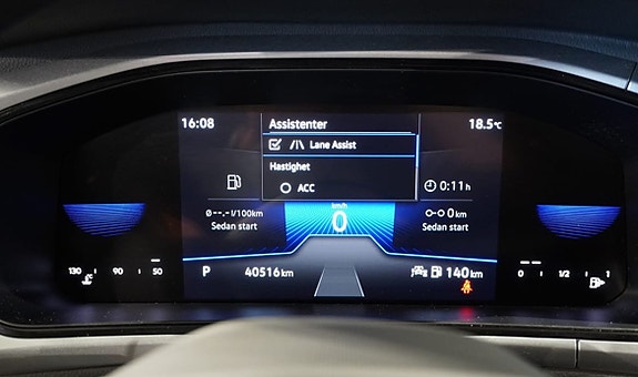 Volkswagen T-Roc 13 of 16