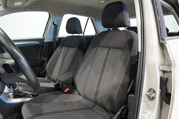 Volkswagen T-Roc 10 of 16